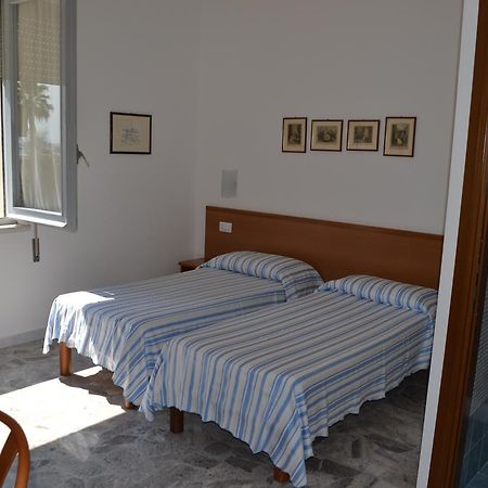 Albergo Quaglia Розето-дельї-Абруцці Екстер'єр фото